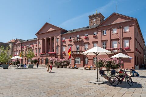 Neues Verkehrsmodell für die Stadt Karlsruhe - Rathaus